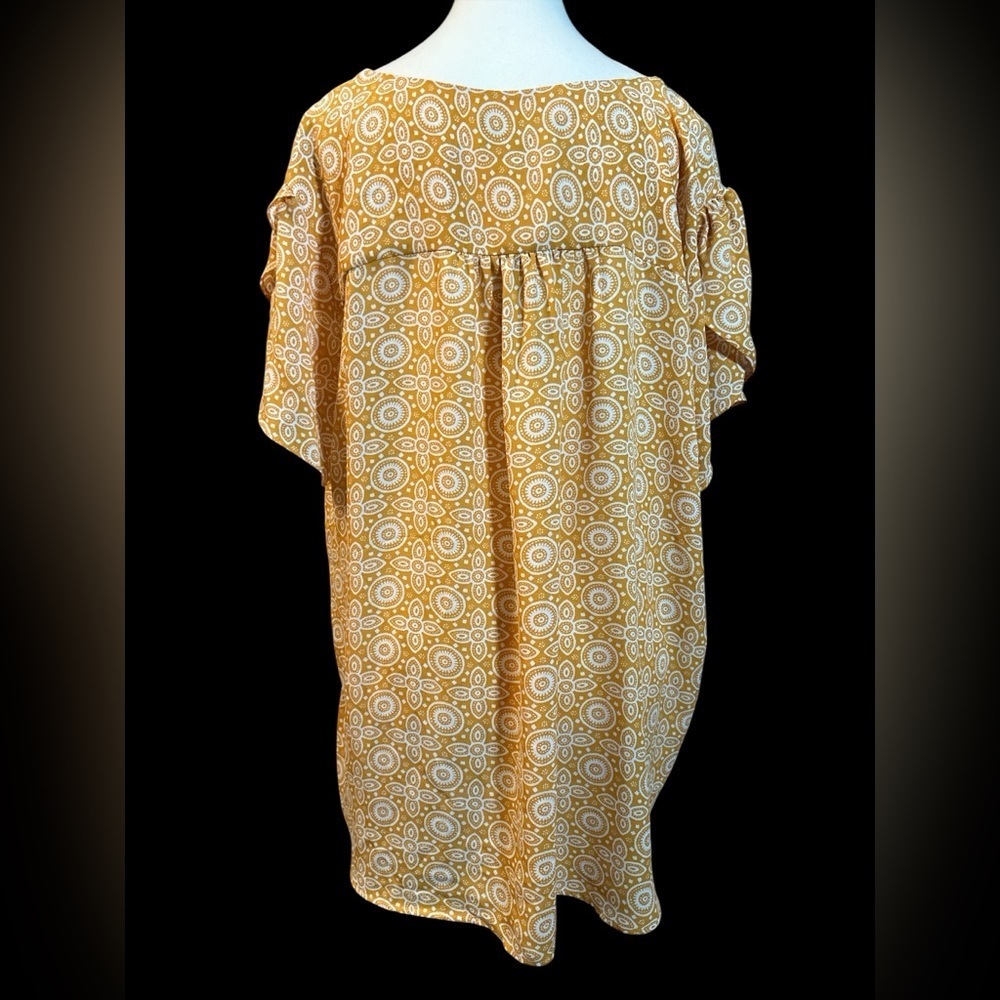 Premise Golden Geometric Blouse - Picture 6 of 6